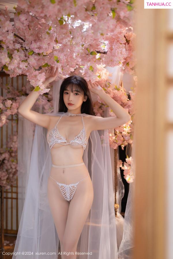 陆萱萱  [XiuRen]高清写真图 2024.07.04 No.8807 陆萱萱 性感美腿第5张图片
